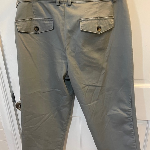 Dockers Gray Capris Sz 8 women's classic Pull on - Picture 6 of 8